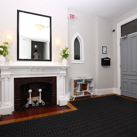 Cozy Newbury Street Studio, #5 Бостон Экстерьер фото