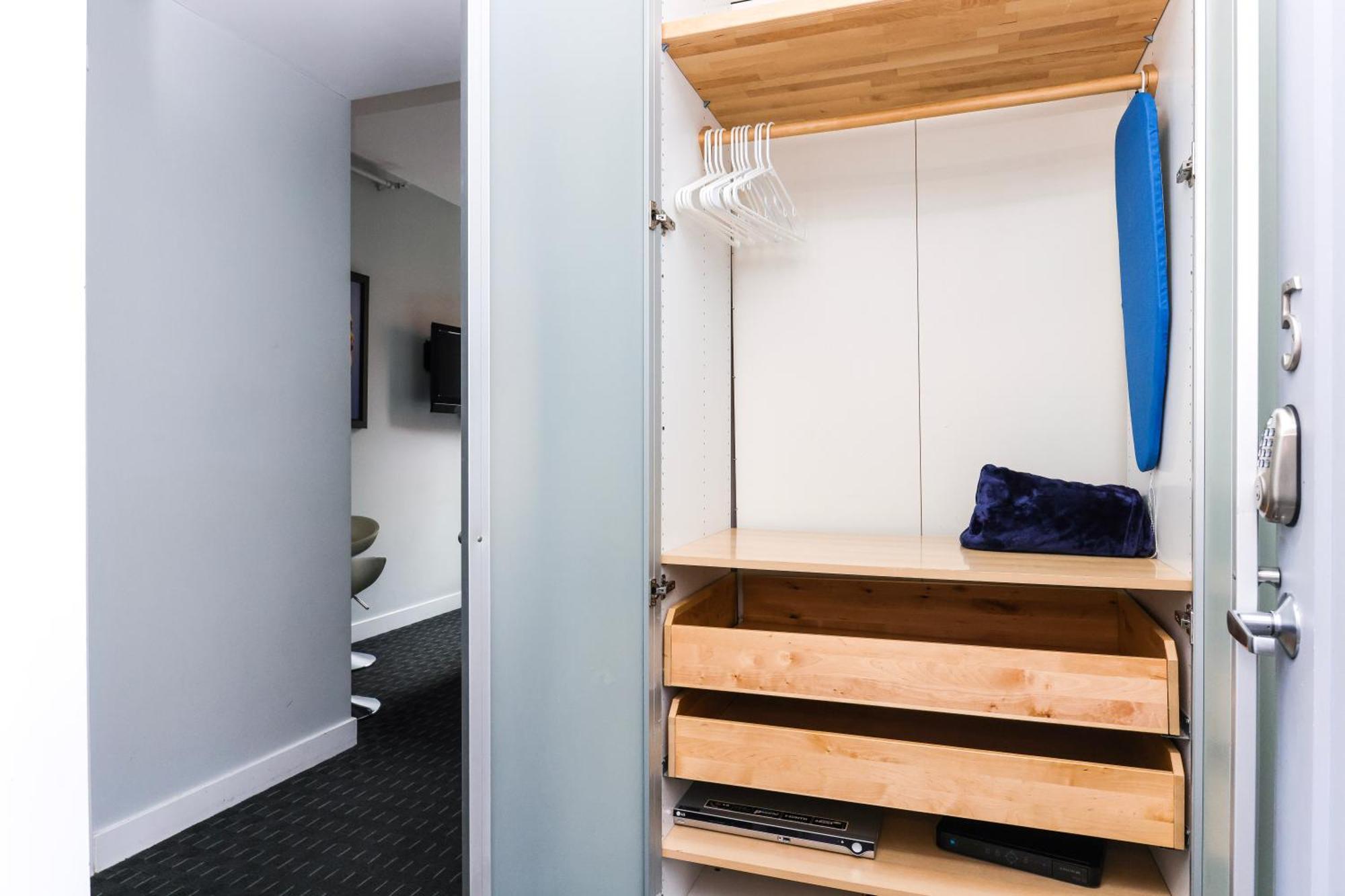 Cozy Newbury Street Studio, #5 Бостон Экстерьер фото